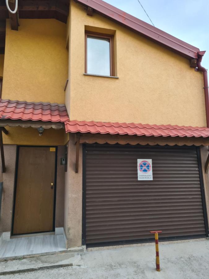 Yellow House Appartement *